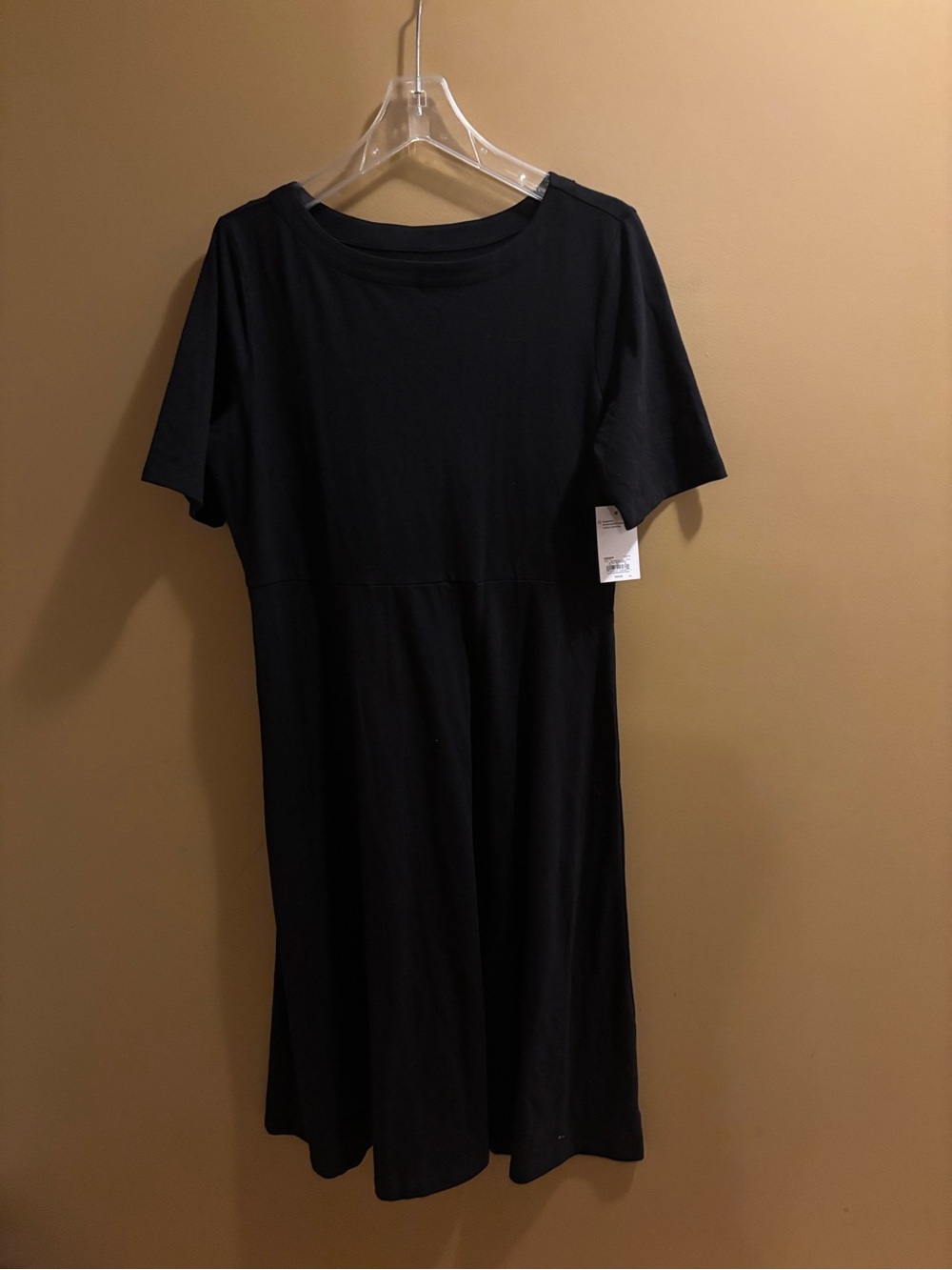 ⭐️⭐️Kohl's Black Short-Sleeve Midi Dress